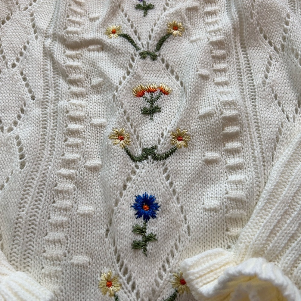 NWOT Cream Embroidered Ruffle-Hem Knit Sweater Size XL